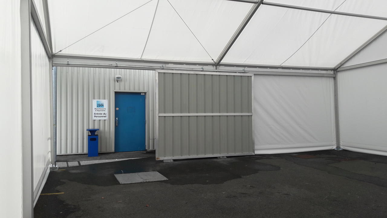 Location tente de stockage - Bordeaux - porte de service