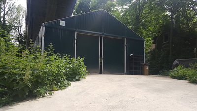 Tente de stockage école à Paris